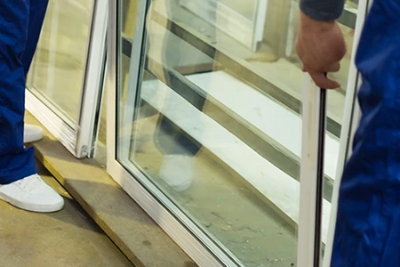 Commercial Glass Repair Technician in Pinewood, FL